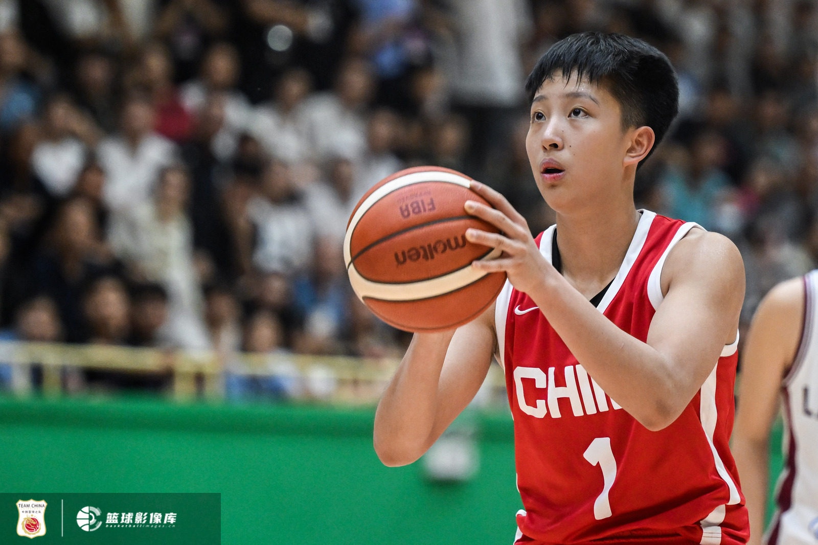 就靠你了！冉珂嘉连续2+1已拿14分7篮板 两项数据全队最高