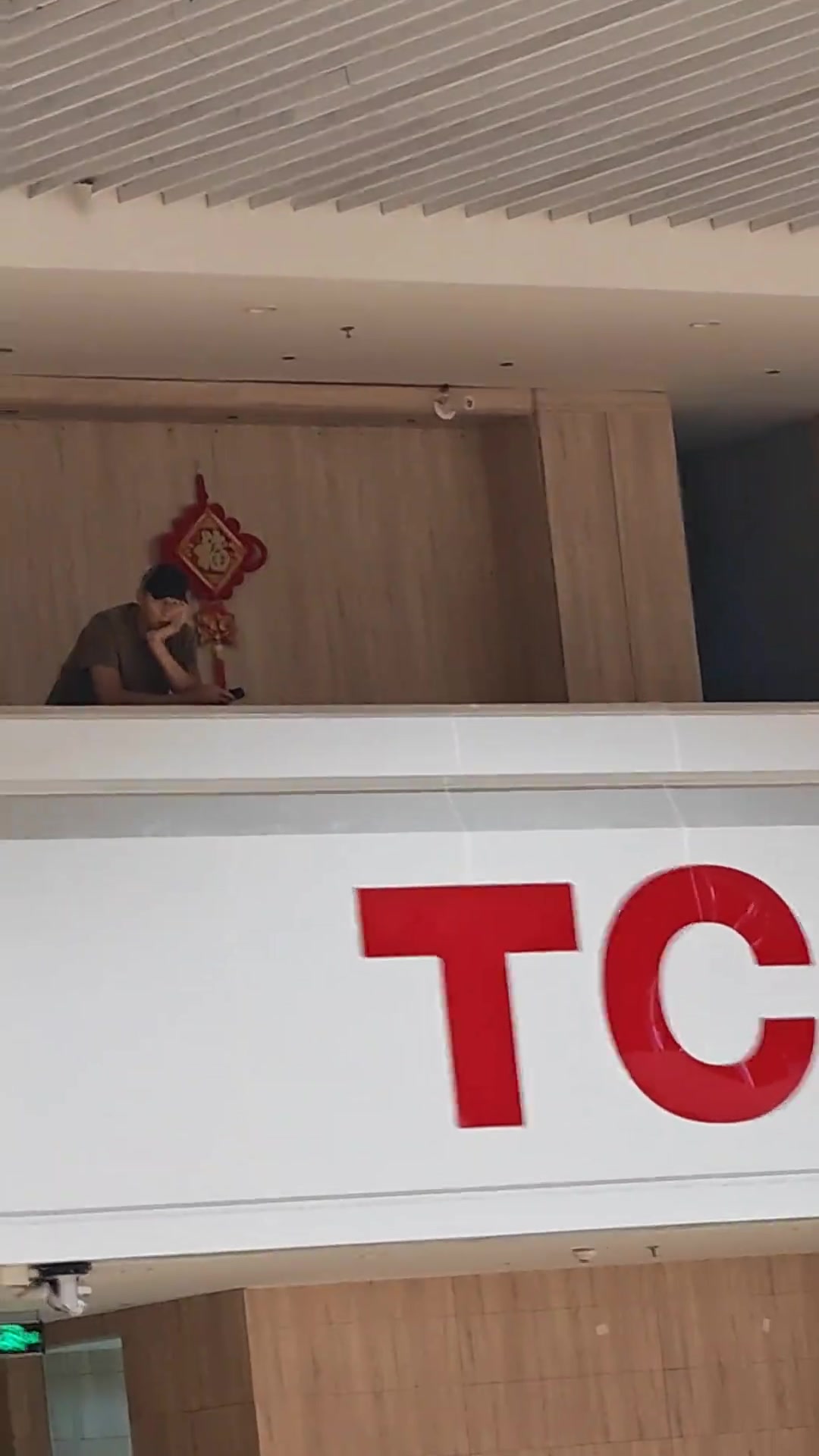 B体育官网-阿联自嫖娼丑闻以来很少露面！网友在球馆里“偶遇了”易建联