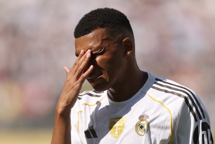 B体育官网-记者：一名皇家奥维耶多球迷因对姆巴佩做种族主义手势而被逮捕